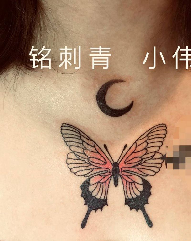 蝴蝶纹身图片_胸部纹身图案