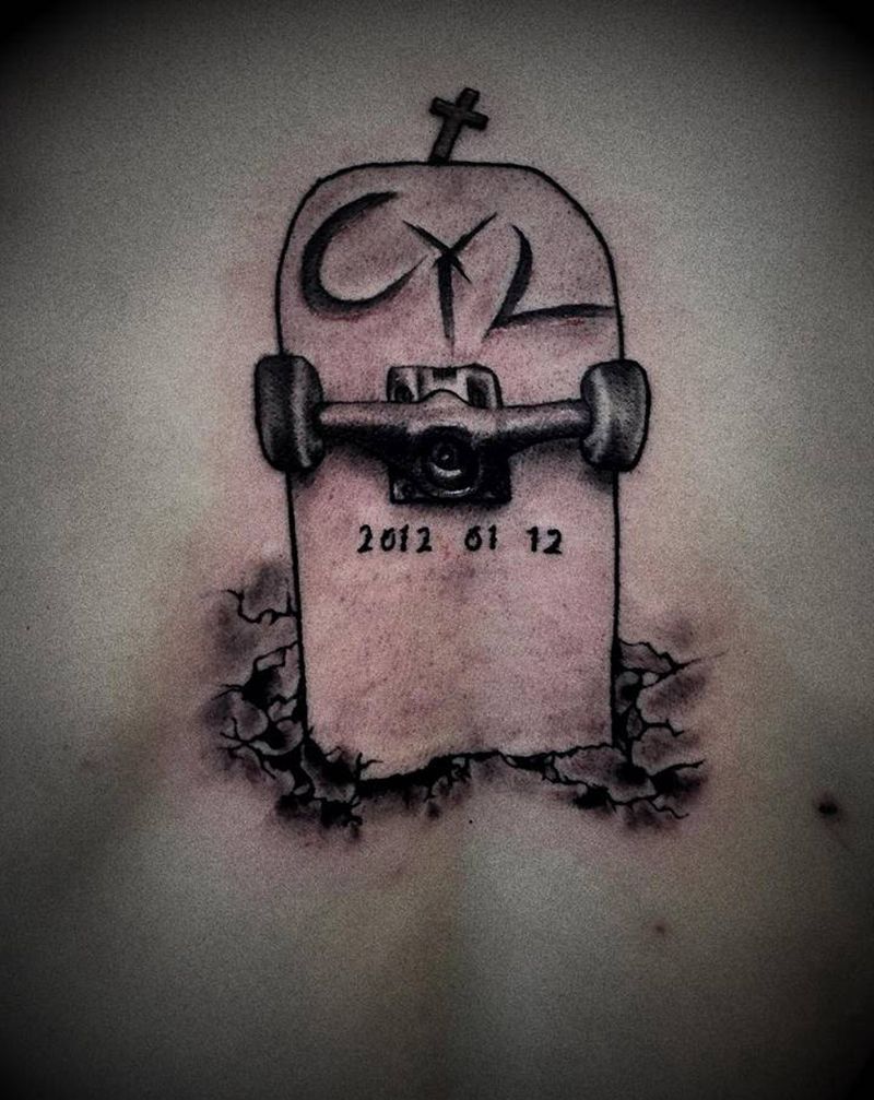 滑板爱好者,喜欢就纹纹身图片_腿部New School几何纹身图案