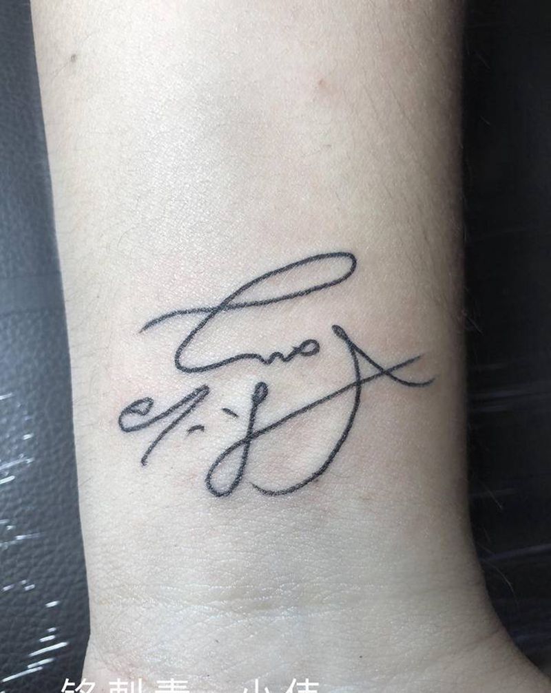 周杰伦签名纹身图片_手部纹身图案