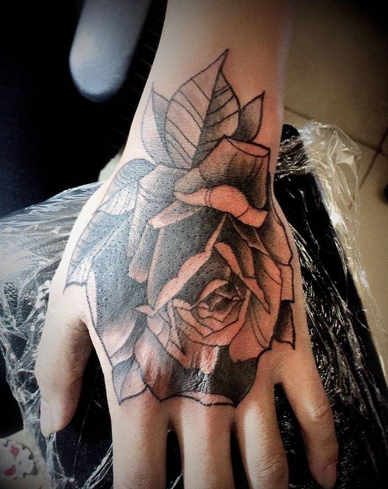 手背纹身,不疼反而有点爽,太刺纹身图片_腿部肩部纹身图案