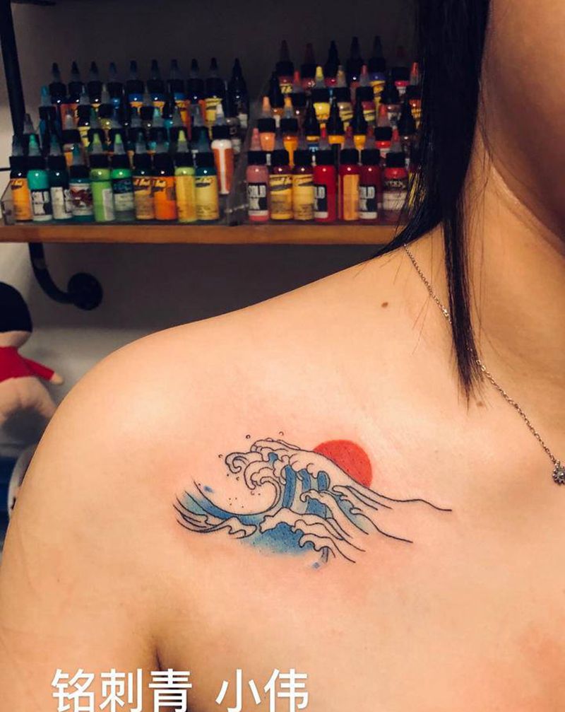 海浪纹身图片_胸部纹身图案