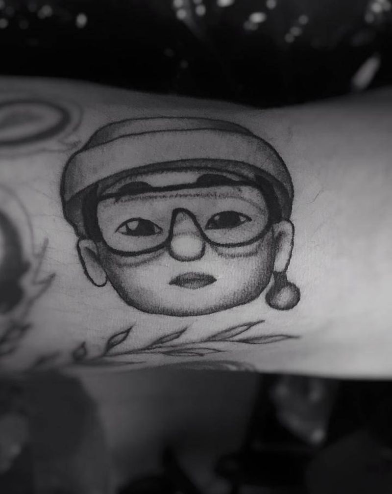 g，帅爆了，帅呆了，完美不浮纹身图片_颈部臀部纹身图案