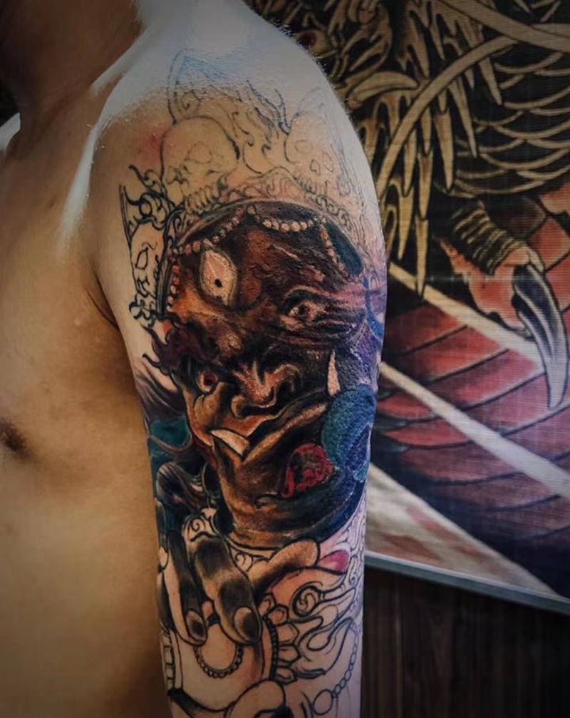 黑天纹身图片_手臂新传统纹身图案