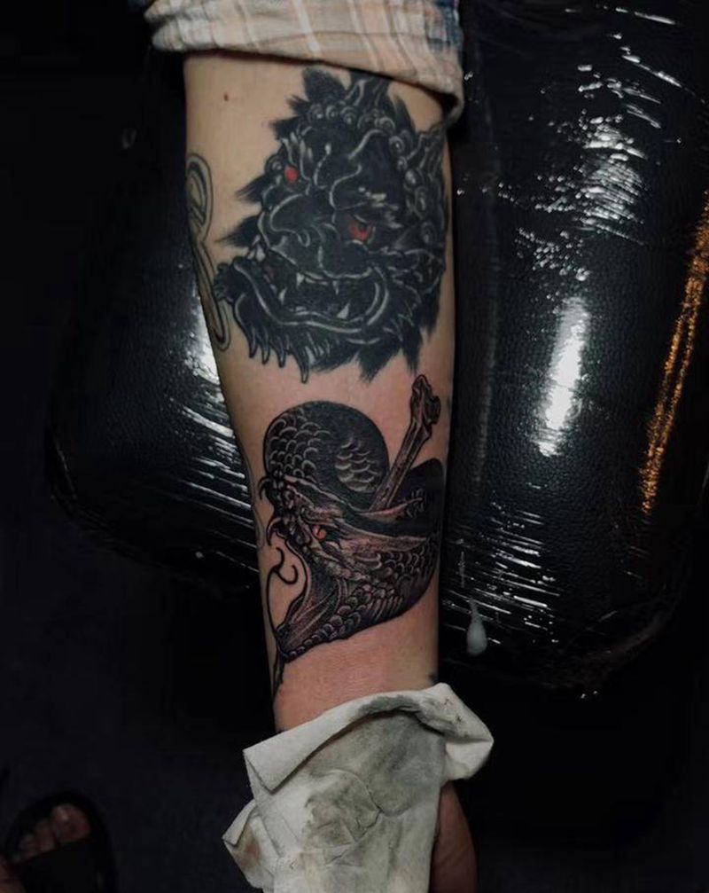 蝰蛇纹身图片_手臂欧美写实纹身图案