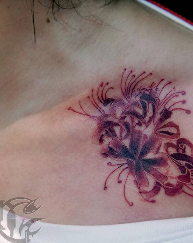 彼岸花遮盖纹身图片_颈部纹身图案