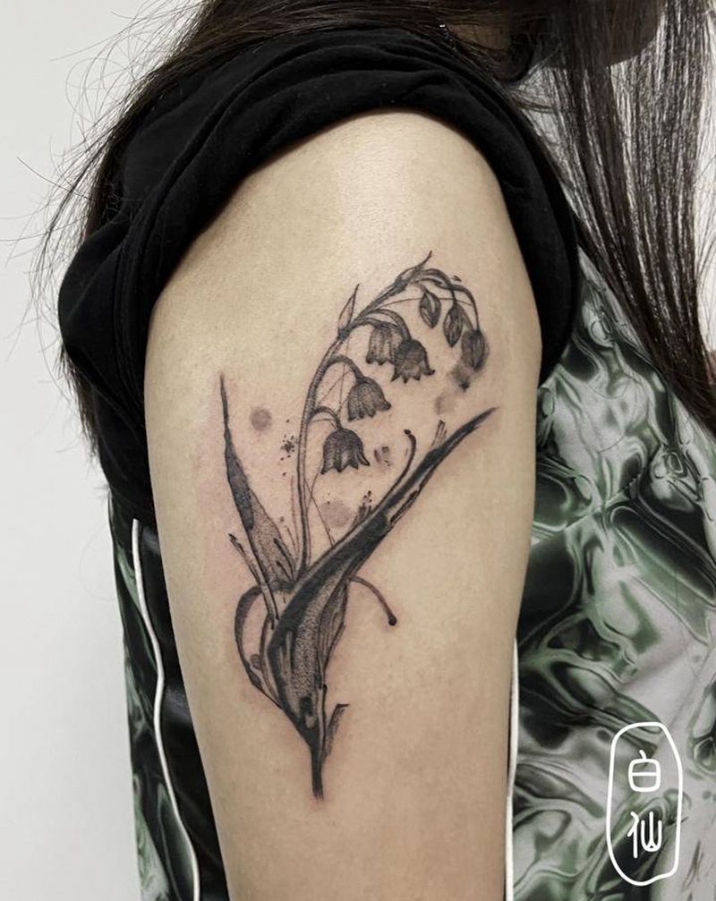 风铃花纹身图片_手臂水墨风铃花纹身图案