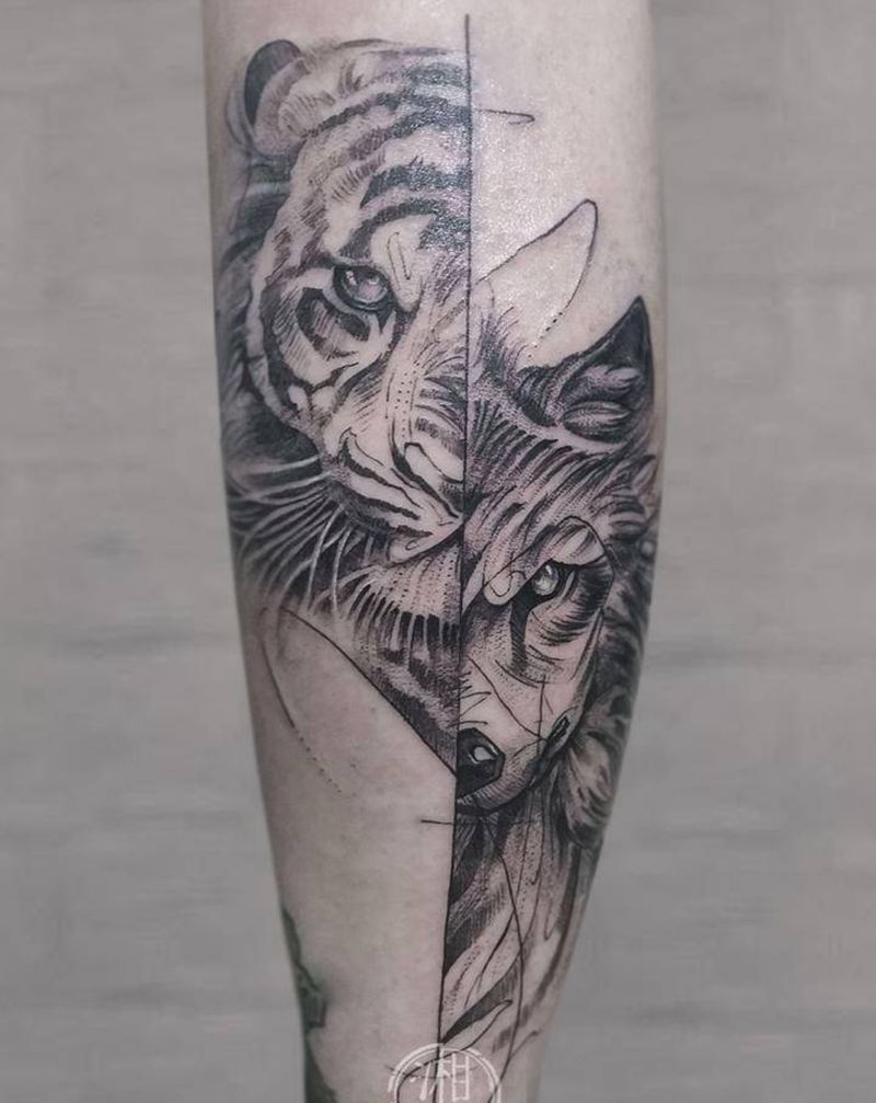 半面虎狼纹身图片_腿部点刺纹身图案