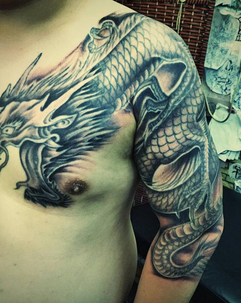 做活动，纹身只收材料费，喜欢私纹身图片_背部肩部几何New School纹身图案