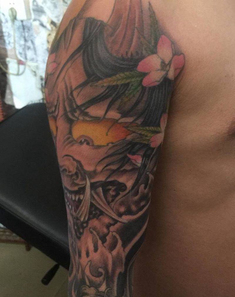 班若纹身图片_腰部纹身图案