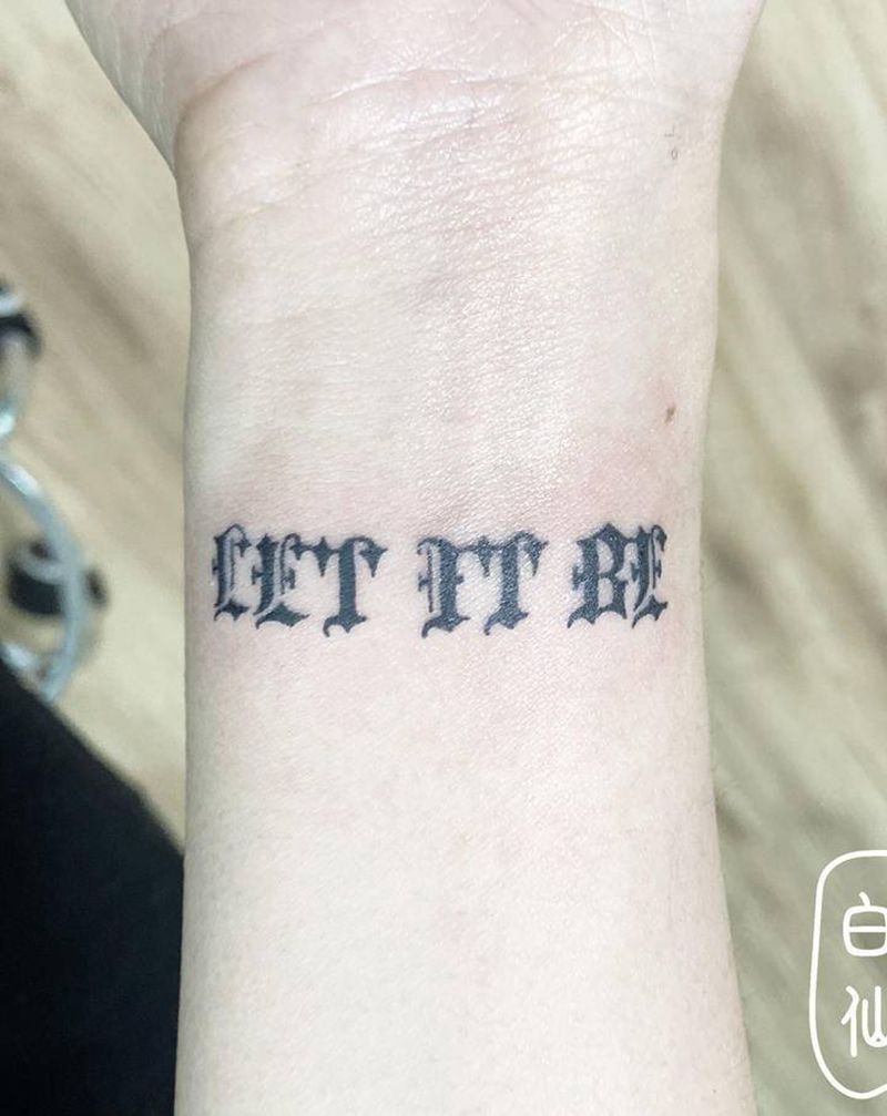 英文纹身图片_手臂花体字纹身图案