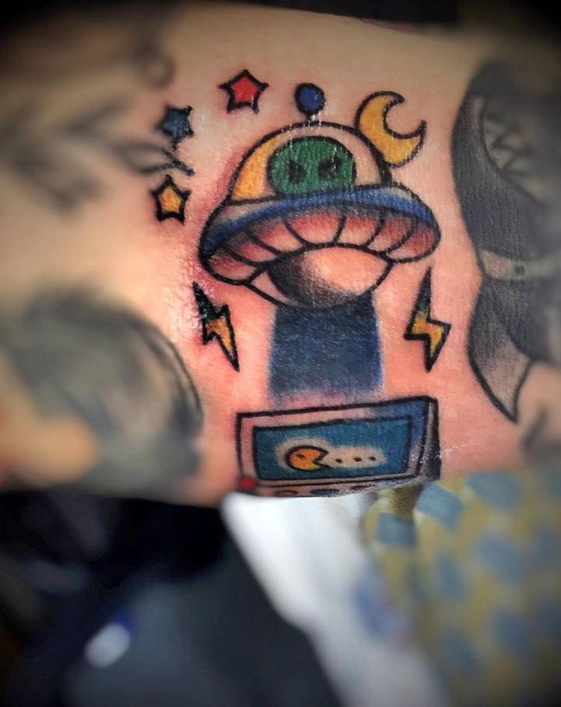 努力做好每一个纹身是我这几年唯纹身图片_腰部几何Old School纹身图案