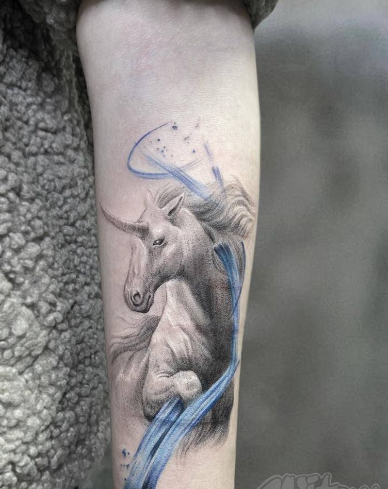 白马纹身图片_手臂欧美写实纹身图案