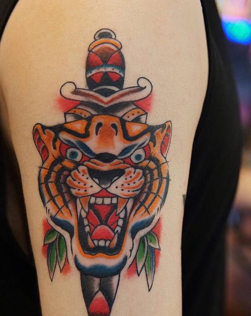 old school纹身图片_肩部Old School纹身图案