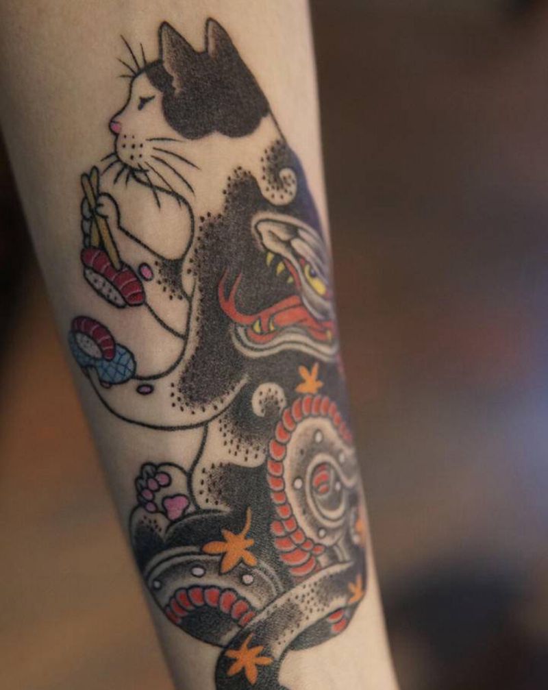 日式小猫纹身图片_手臂点刺老传统纹身图案