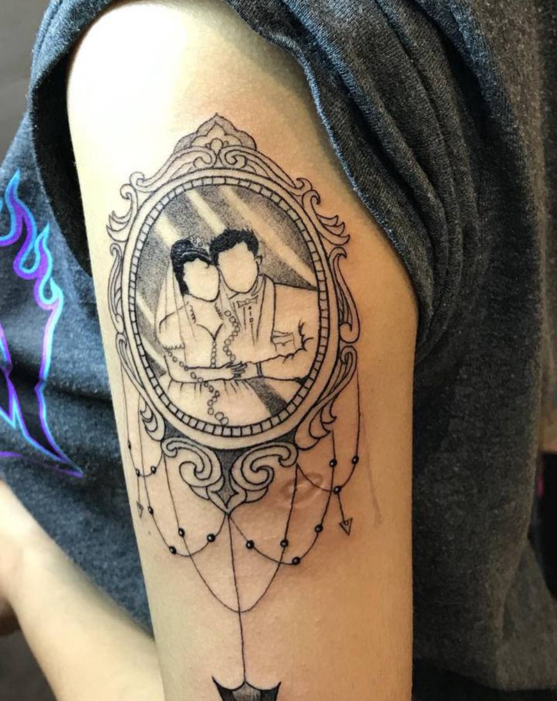 线条照片纹身图片_肩部点刺纹身图案