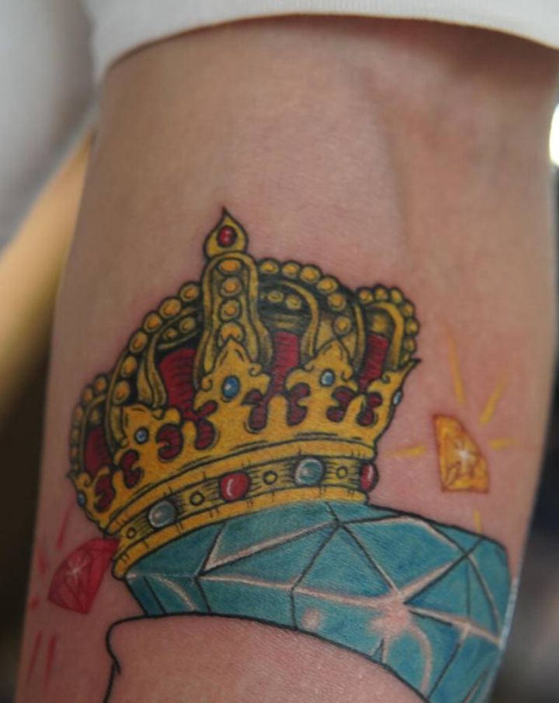 皇冠钻石纹身图片_手臂New School纹身图案
