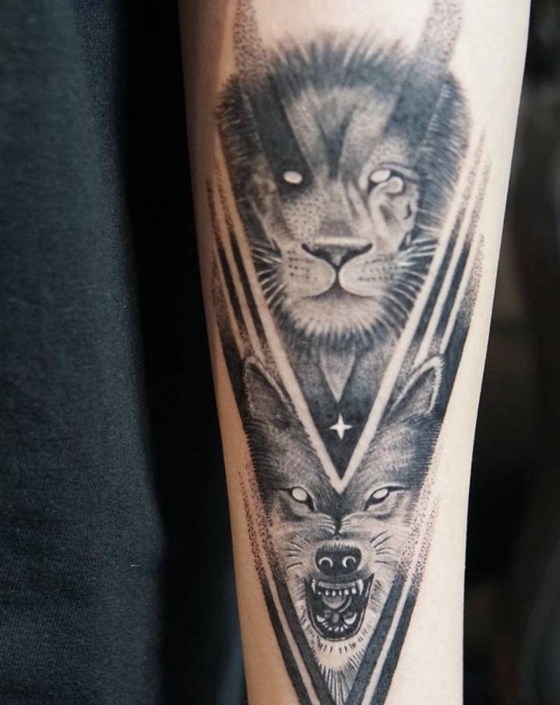 暗黑狮子和狼纹身图片_手臂New School点刺纹身图案