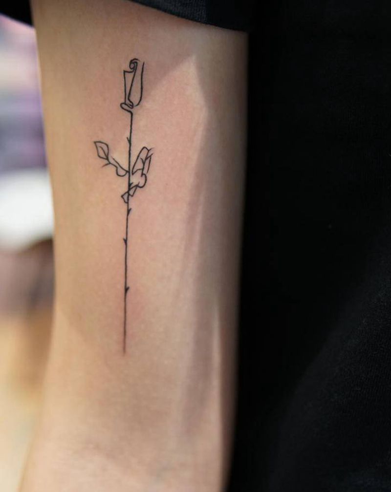 线条玫瑰纹身图片_手臂线条纹身图案
