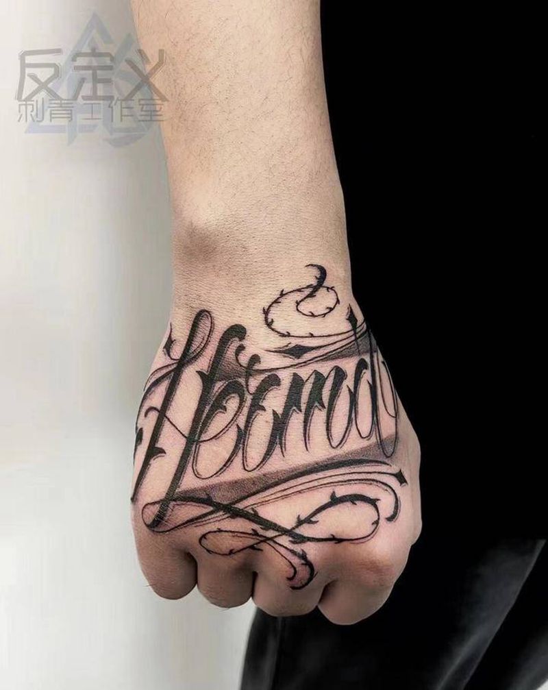 花体字纹身图片_手部花体字纹身图案