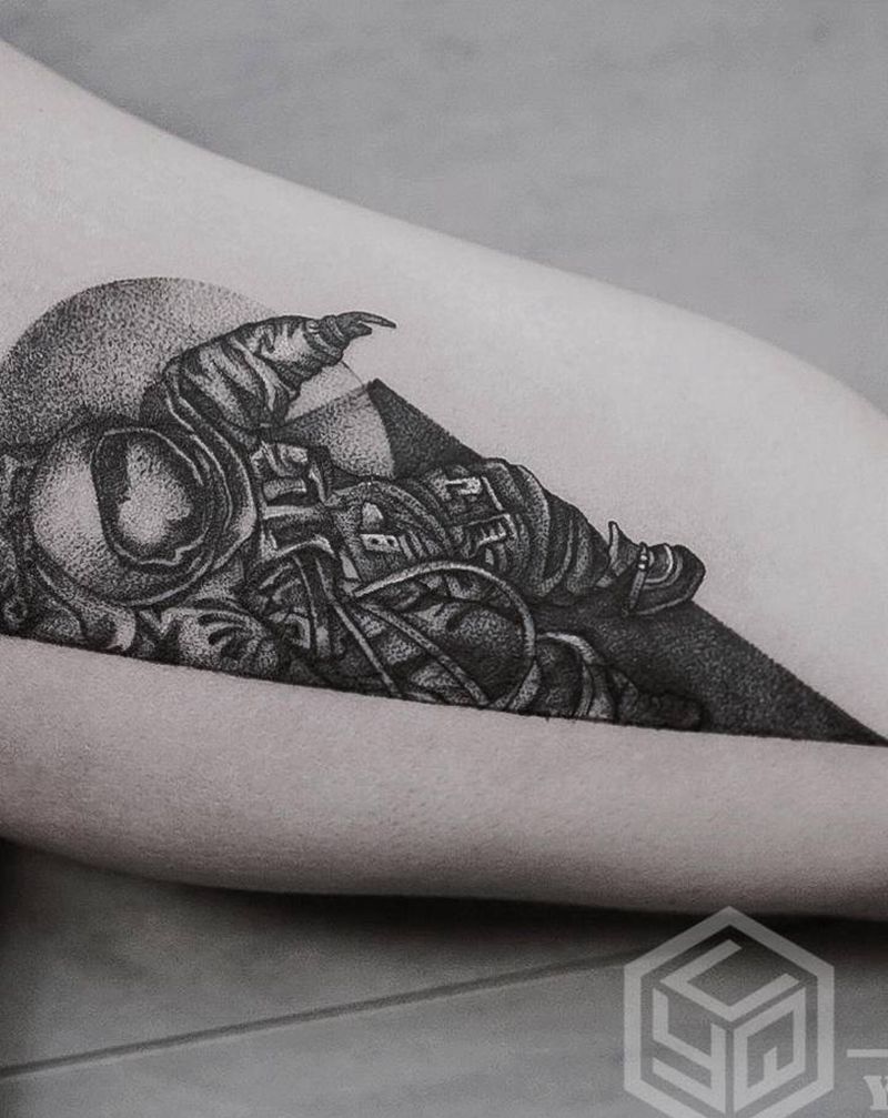 前任名字遮盖纹身图片_手臂点刺点刺纹身图案