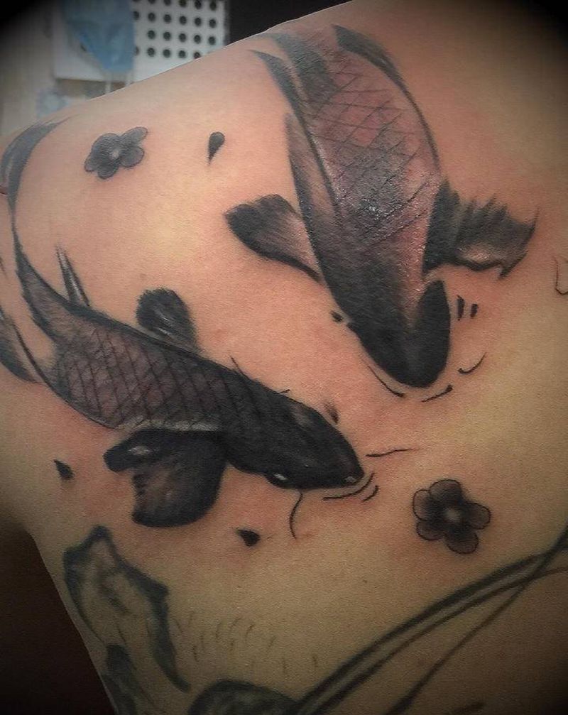 纹身只收材料费，工作多年纹身图片_肩部胸部New School水彩纹身图案