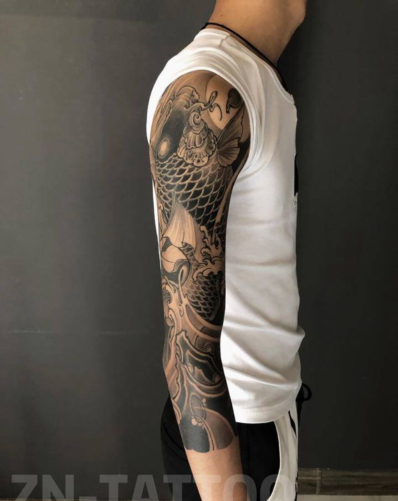 鲤鱼七分袖纹身图片_手臂纹身图案