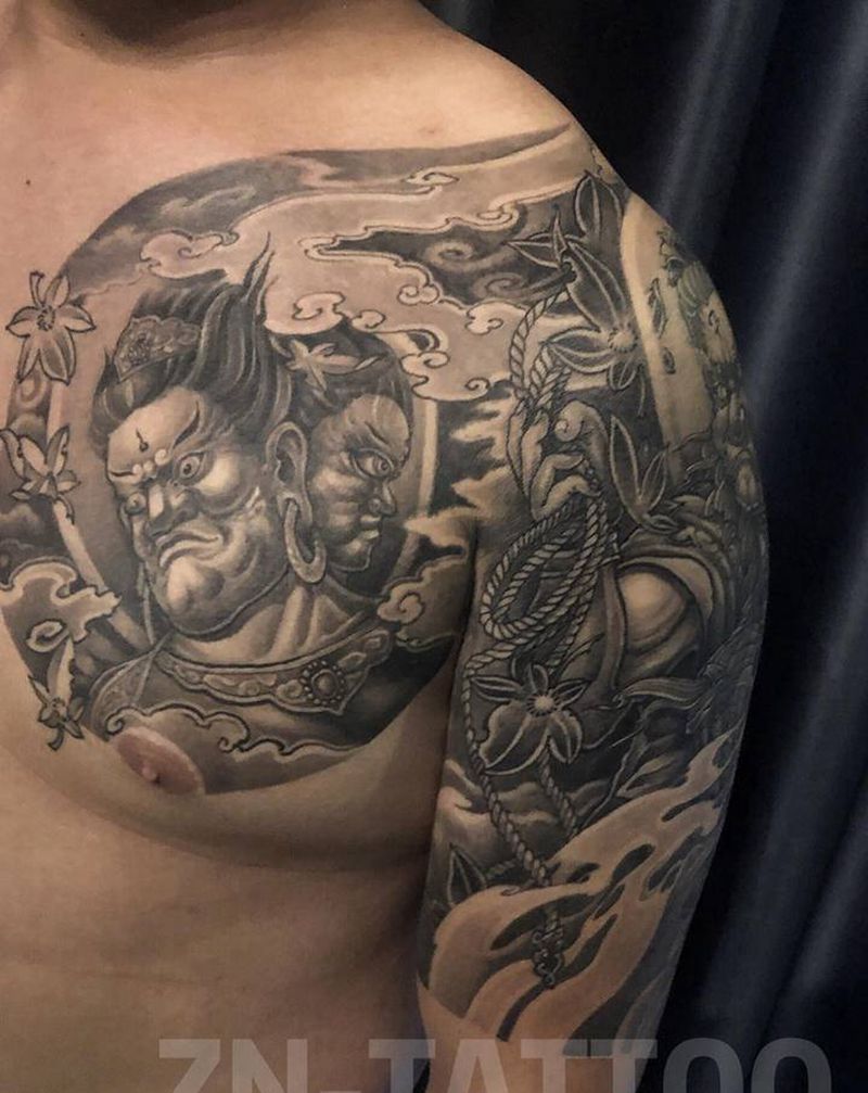 不动明王恢复后纹身图片_肩部胸部新传统纹身图案