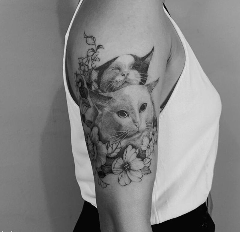 猫咪纹身纹身图片_手臂欧美写实猫咪纹身图案