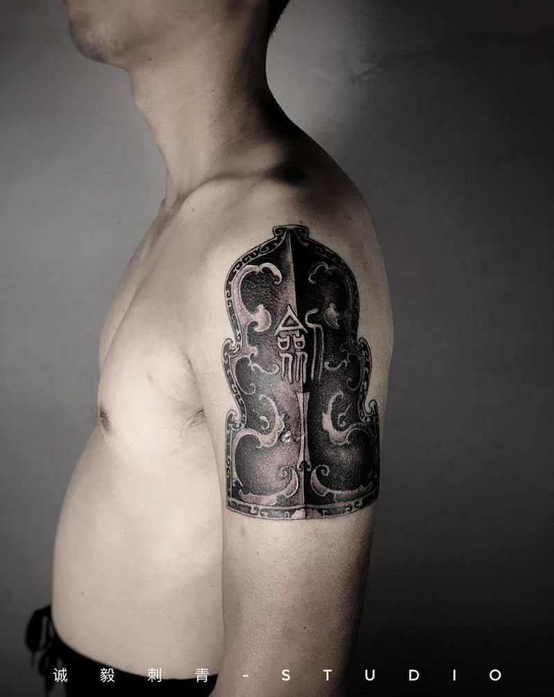 秦王朝盾牌纹身图片_手臂腿部欧美写实新传统纹身图案