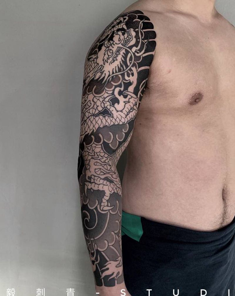 老传统龙花臂纹身图片_手臂新传统老传统纹身图案