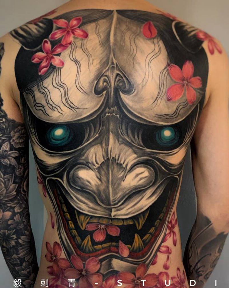 般若纹身图片_肩部背部新传统欧美写实纹身图案
