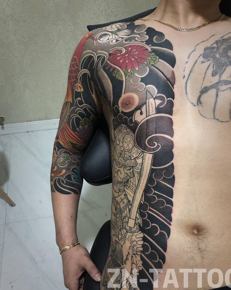 未完纹身图片_腹部老传统纹身图案