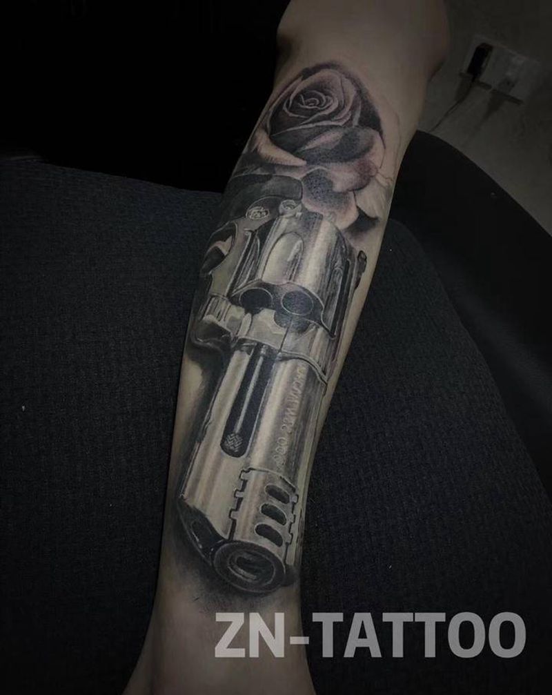 左轮纹身图片_腿部纹身图案