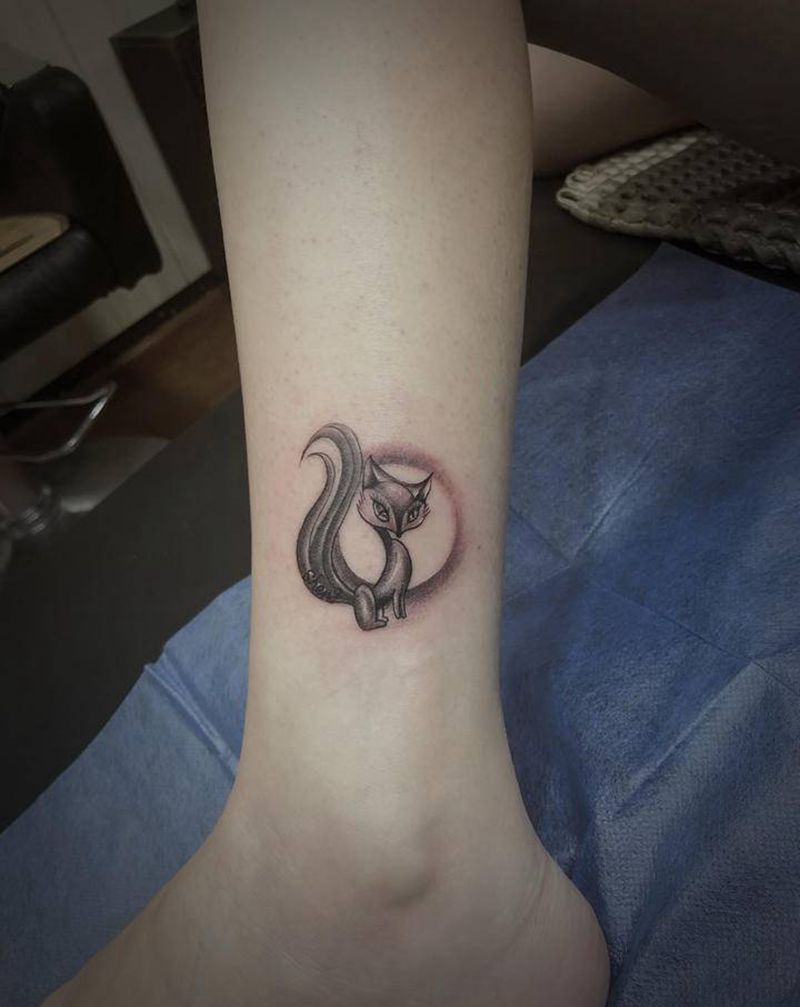 狐狸纹身图片_脚部腿部欧美写实小清新纹身图案