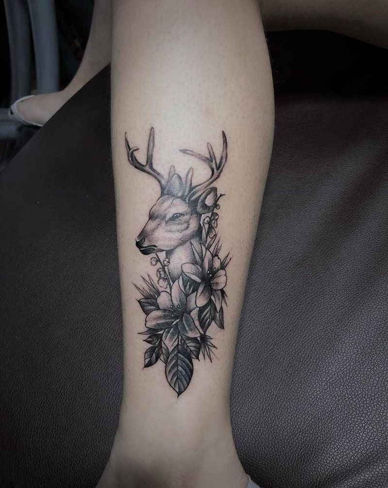 鹿纹身图片_腿部新传统鹿纹身图案