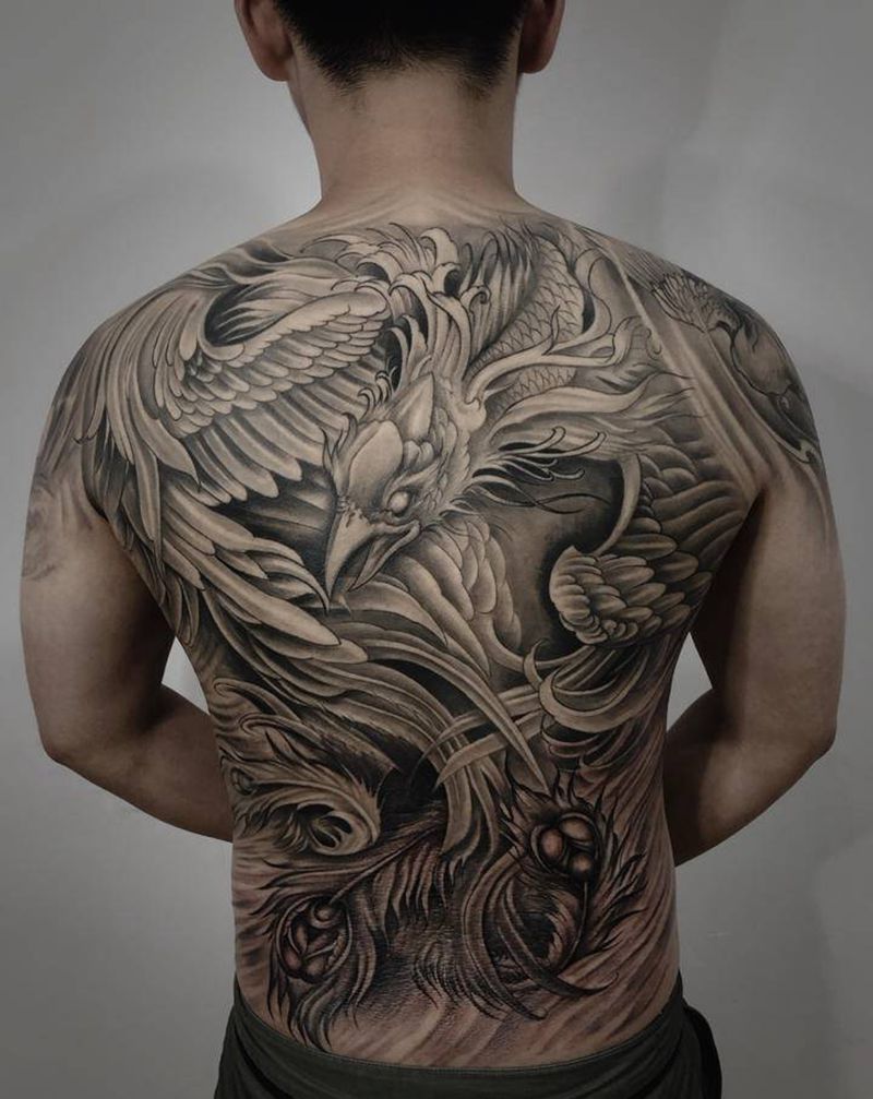 满背凤凰纹身图片_背部新传统凤凰纹身图案