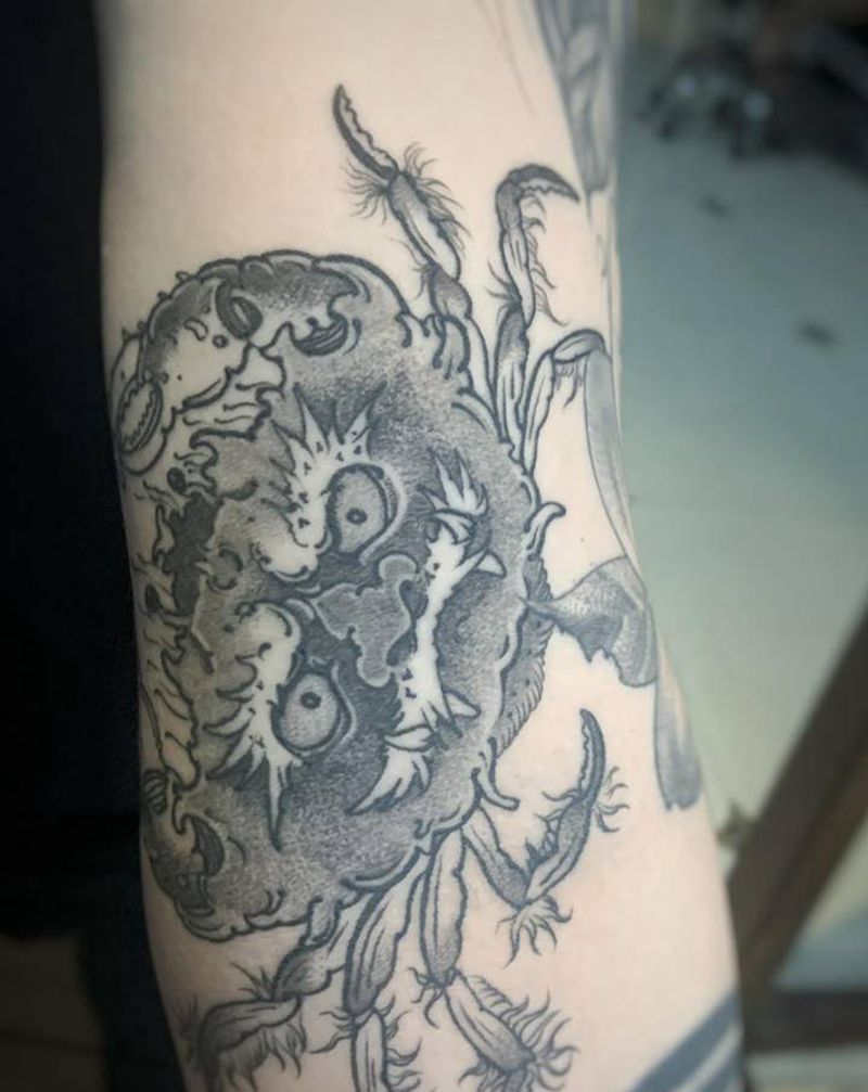 大闸蟹纹身图片_手臂手部老传统螃蟹老传统纹身图案