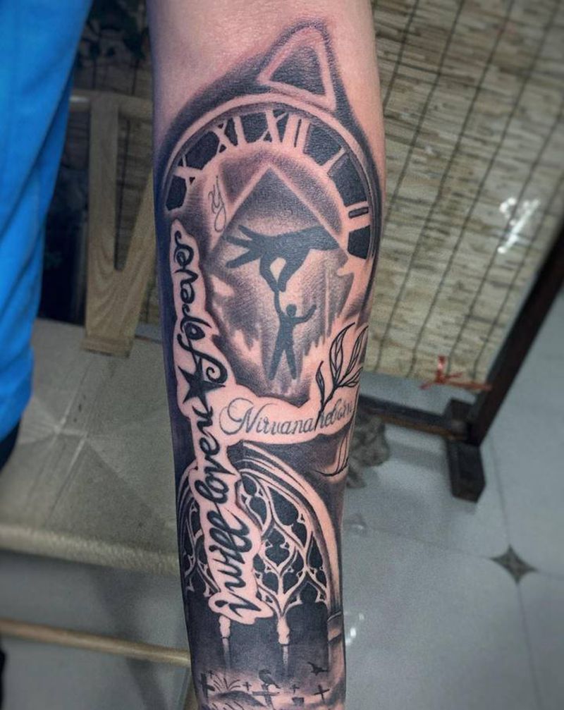 写实纹身图片_手臂欧美写实 钟纹身图案