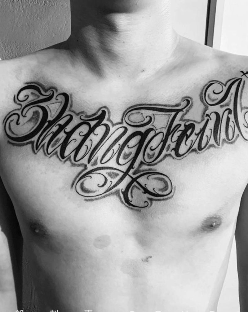 花体字花胸纹身图片_胸部肩部花体字Old School纹身图案