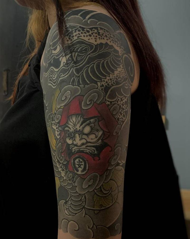日式大臂纹身图片_手臂老传统达摩蛋蛇蛇纹身图案
