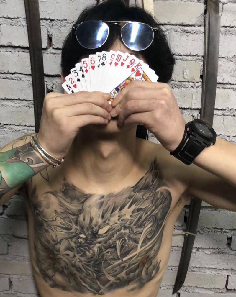 早期作品纹身图片_胸部纹身图案