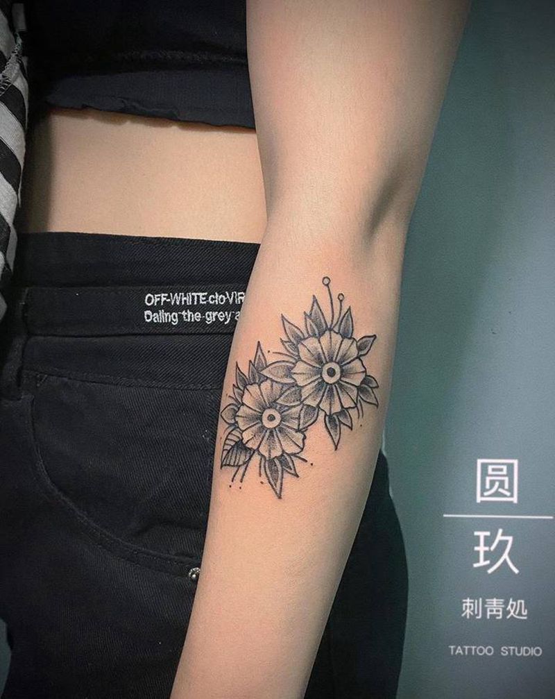 遮盖两个烟疤纹身图片_手臂Old School纹身图案