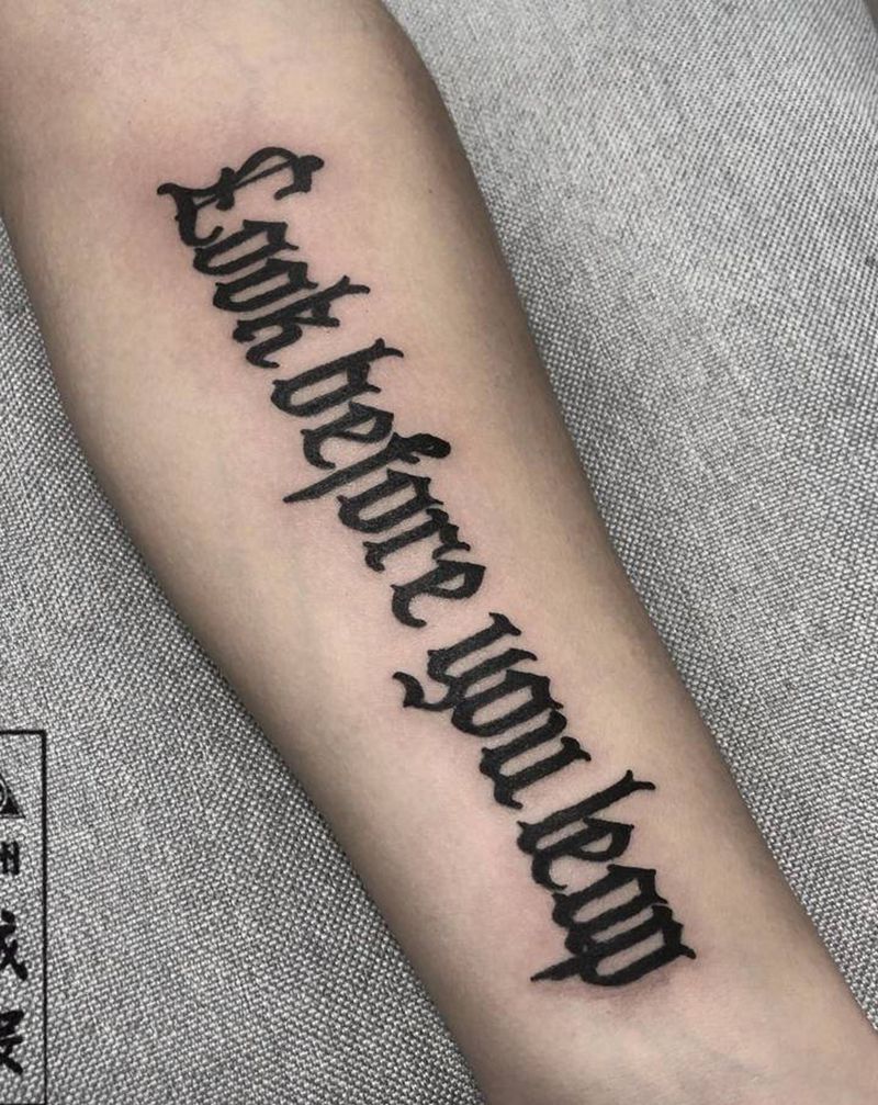 哥特风英文纹身纹身图片_手臂腿部Old School花体字纹身图案