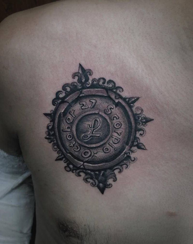 复古纹身图片_胸部欧美写实纹身图案