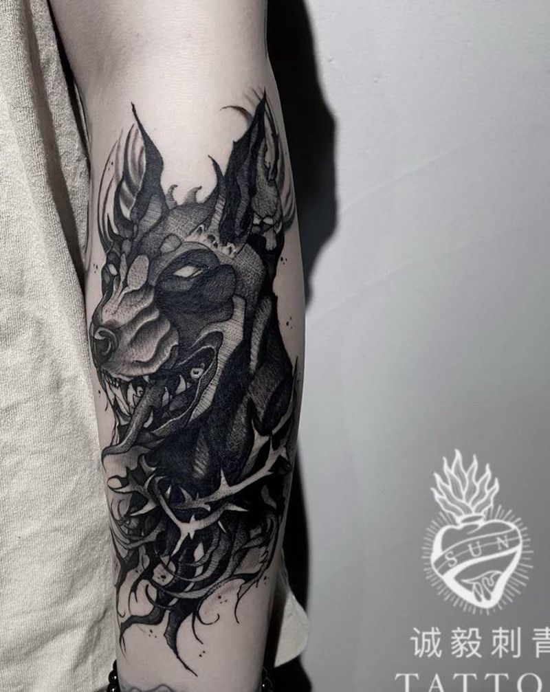 地狱犬纹身图片_腿部手臂New School欧美写实纹身图案