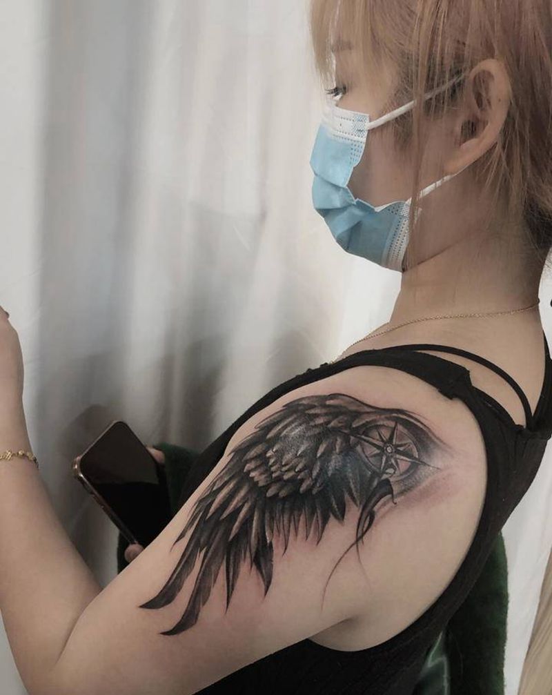 翼纹身图片_肩部手臂欧美写实翅膀纹身图案