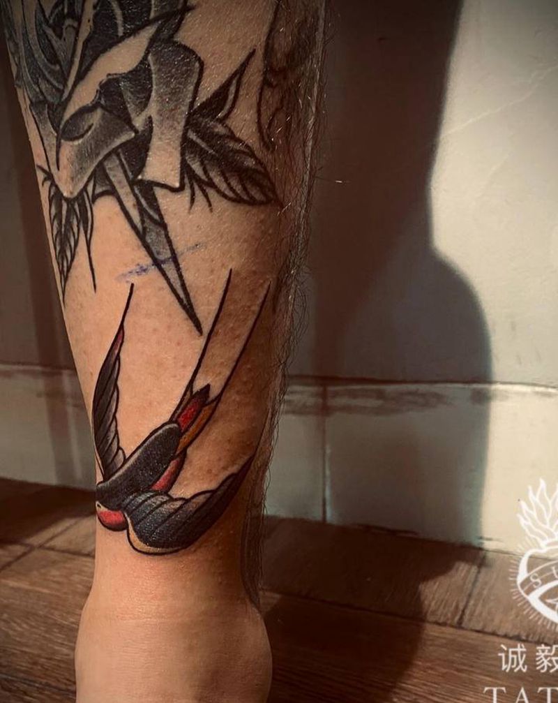燕子纹身图片_手臂腿部Old School纹身图案