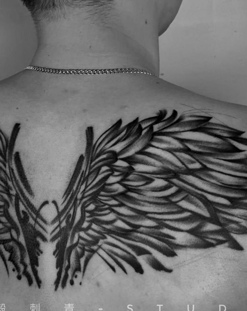 抽象泼墨翅膀纹身图片_背部胸部水墨欧美写实翅膀纹身图案