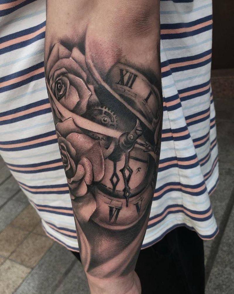 钟表玫瑰纹身图片_手臂欧美写实钟表玫瑰纹身图案