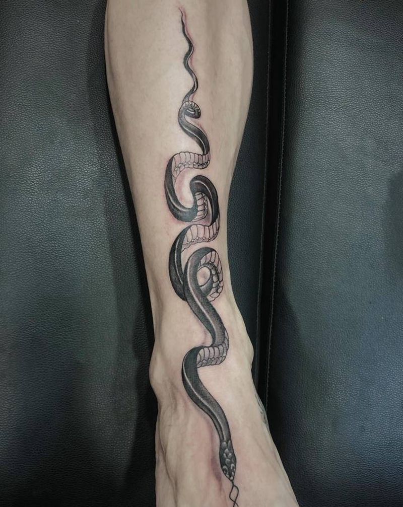蛇纹身图片_手臂新传统脚背蛇纹身图案